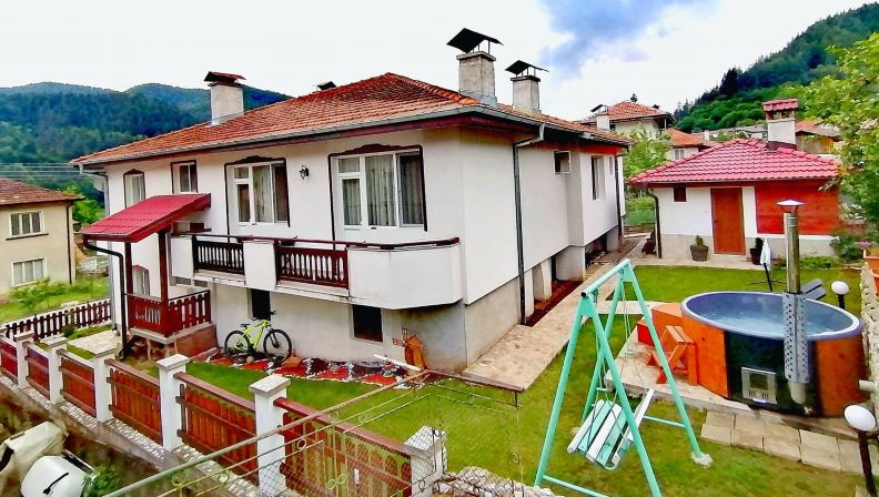 guesthouse_meraklii.jpg